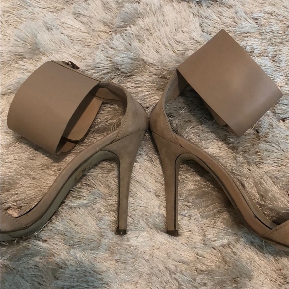 Tan Ankle Strap Pointed Toe 4” Heel 6.5 - Picture 2 of 8